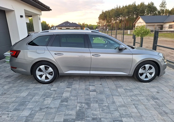 Skoda Superb cena 60900 przebieg: 254100, rok produkcji 2016 z Miasteczko Śląskie małe 596